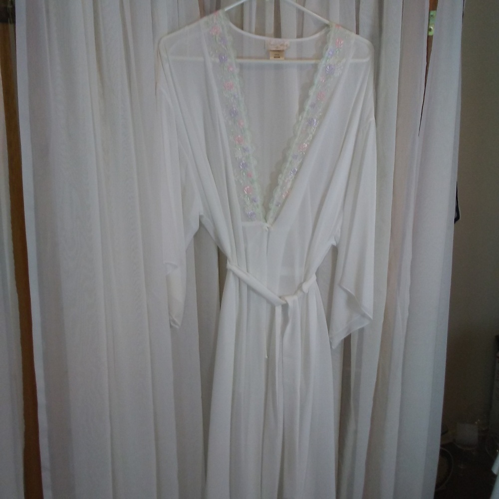 Inner Most White Chiffon Dressing Style Robe